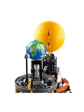 Конструктор Technic 42179 Планета Земля и Луна на орбите