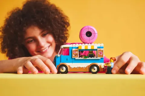 Конструктор LEGO City 60452 Машина с пончиками
