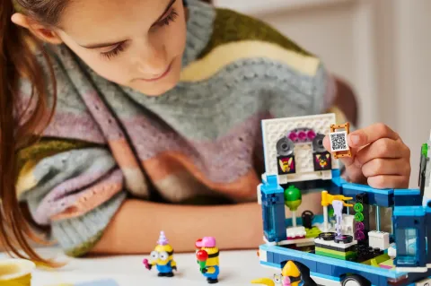Конструктор LEGO Гадкий я 4 75581 Музыкальный автобус для вечеринок миньонов