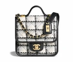 Небольшая сумка Chanel с клапаном и ручкой