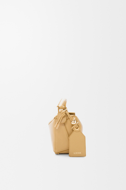 Loewe Сумка-мини Puzzle Featherlight из овечьей кожи наппа, цвет сливочного масла
