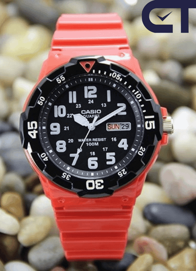 CASIO MRW-200HC-4B — спортивные аналоговые часы с красным корпусом и вращающимся безелем