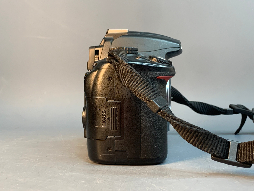 Nikon D5000 Kit 18-55mm 35187 Кадров