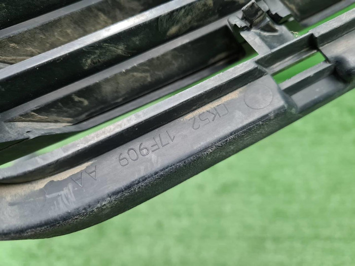 Решетка перед. бампера Range Rover Vogue 4 (12-17)
