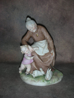 Статуэтка. Фарфор. Бабушка и малышка. Capodimonte. Италия