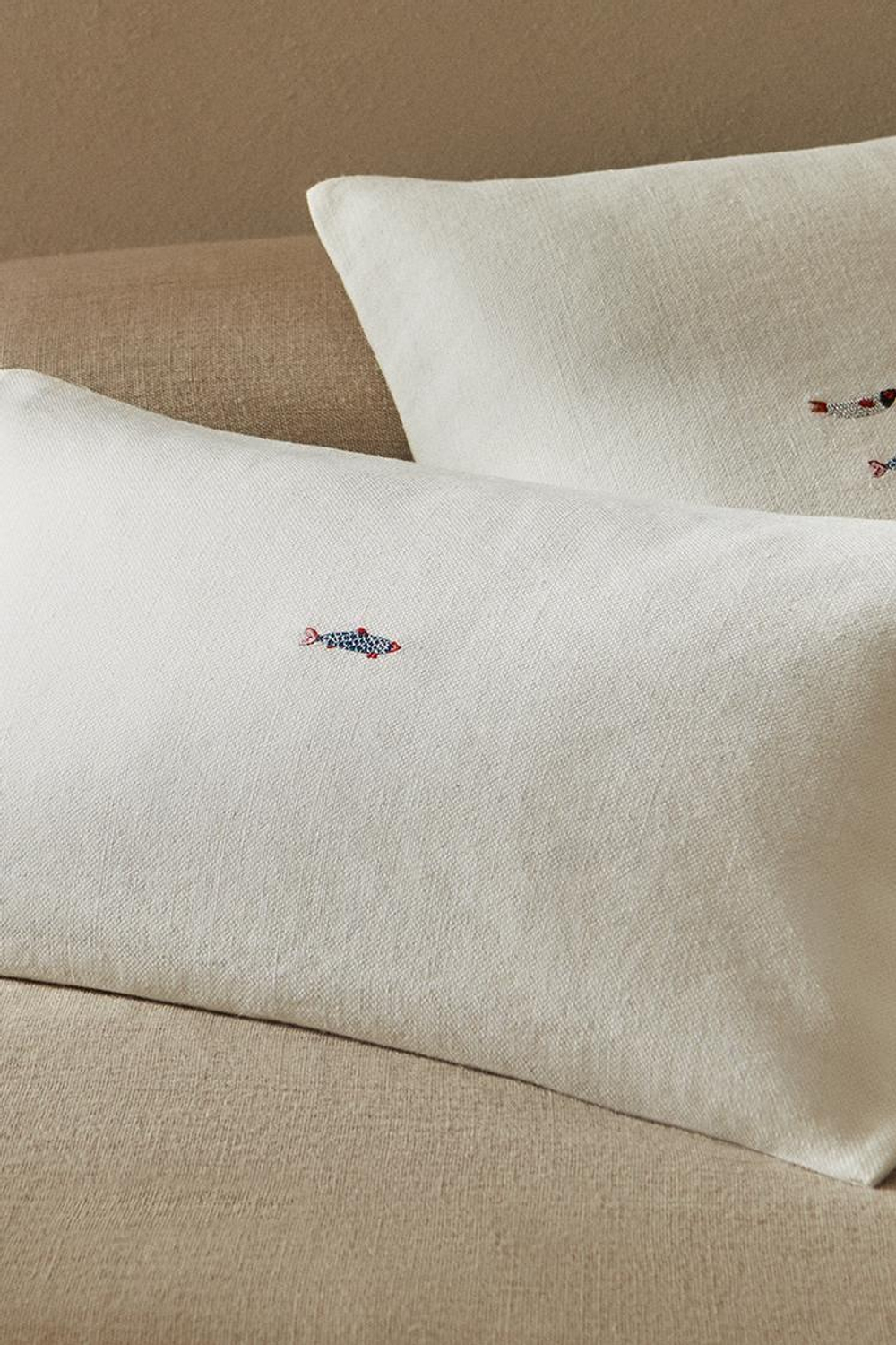 ZARA HOME ЧЕХОЛ НА ПОДУШКУ С ВЫШИВКОЙ, КРЕМОВЫЙ