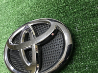 Эмблема передняя Toyota Land Cruiser 200 (15-21)