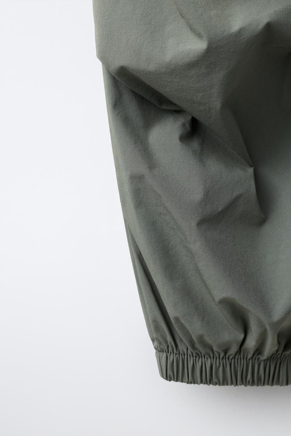 ZARA БРЮКИ-ДЖОГГЕРЫ СПОРТИВНЫЕ ИЗ НЕЙЛОНА, ХАКИ