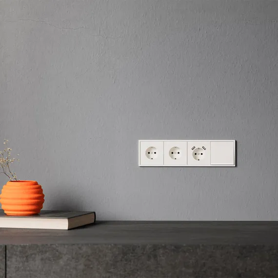 Накладка для розетки с заземлением и защитными шторками, с USB A+A Voltum S70 Хлопок VLS000913