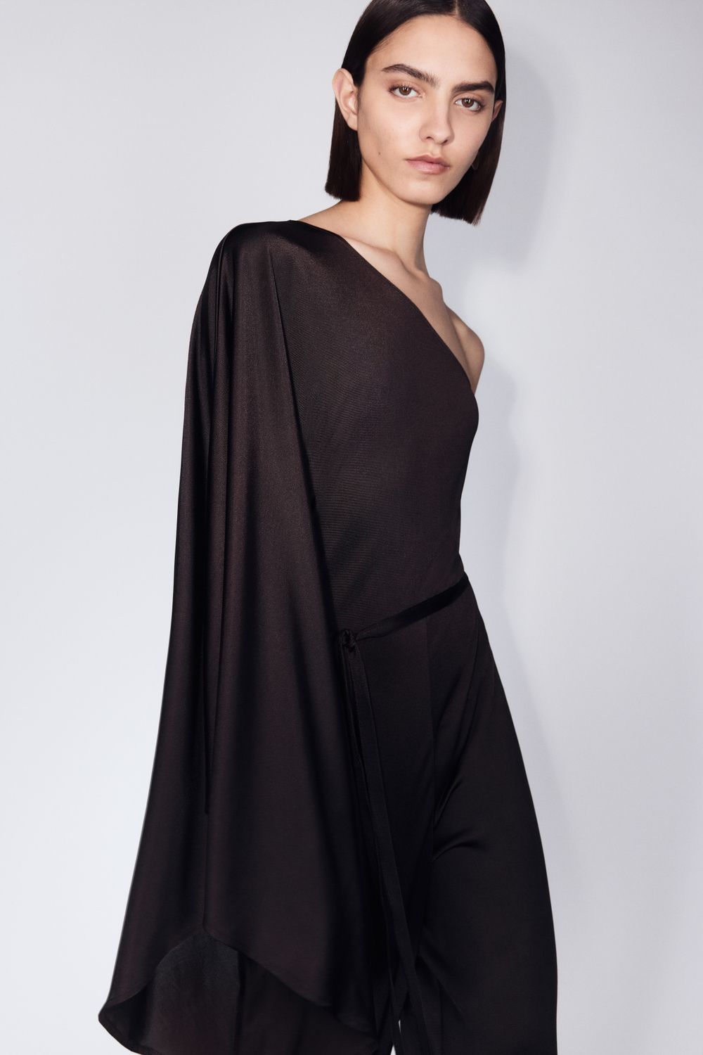 Комбинезон на одно плечо с поясом - H&M