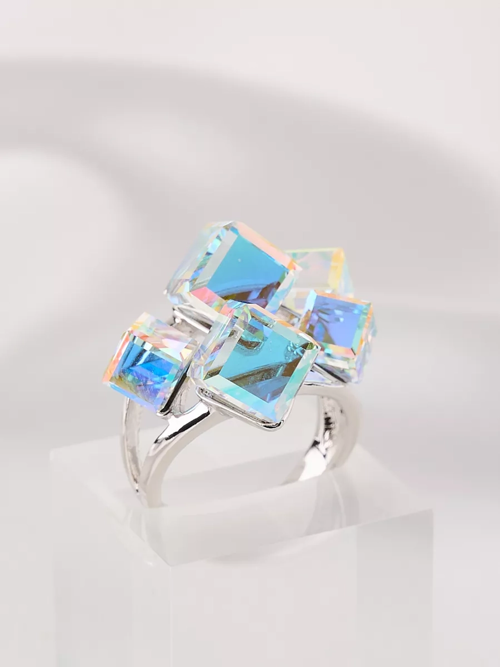 Кольцо коктейльное Мираж с кубиками-хамелеонами Swarovski
