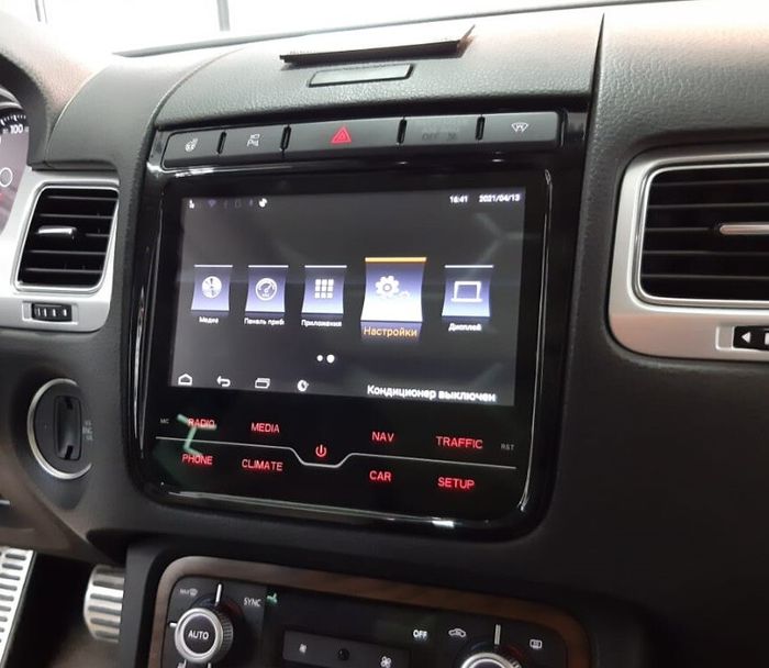 Магнитола для Volkswagen Touareg II 2010-2018 (RNS850) - все штатные функции и обогревы сохраняются) - RDL-TRG-H на Android 13, Быстрая, CarPlay, 4G SIM-слот