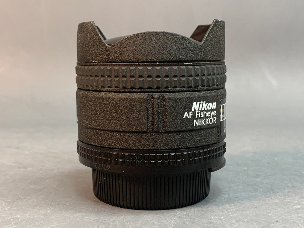 Nikon 16mm f/2.8D AF Fisheye-Nikkor, потертости на передней линзе