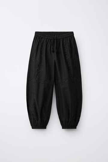 ZARA БРЮКИ-БОМБЕРЫ С ВЫШИВКОЙ LACE, ЧЕРНЫЙ