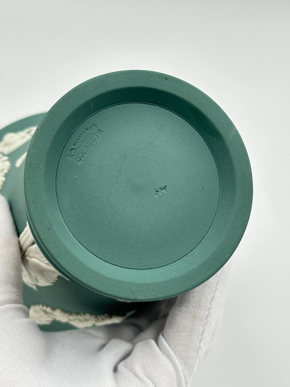 Ваза Wedgwood тёмно-зелёная