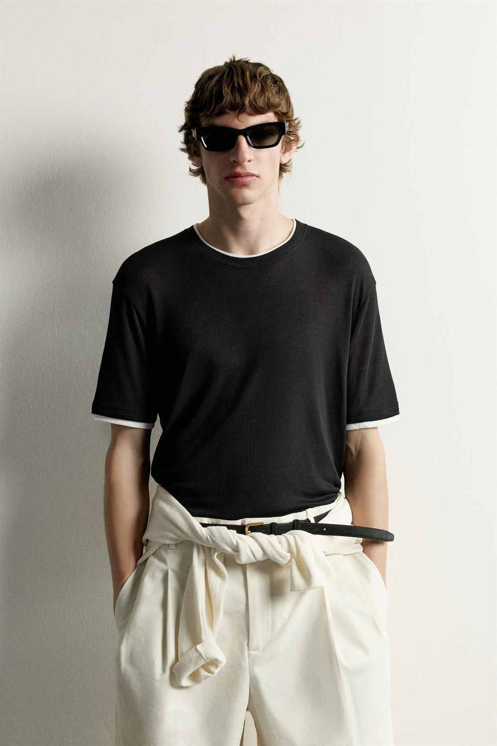 ФУТБОЛКА RELAXED FIT С КОНТРАСТНОЙ ОТДЕЛКОЙ — ZARA