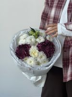 БУКЕТ НЕДЕЛИ из кустовой хризантемы, хризантемы бигуди и альстромерии размер M