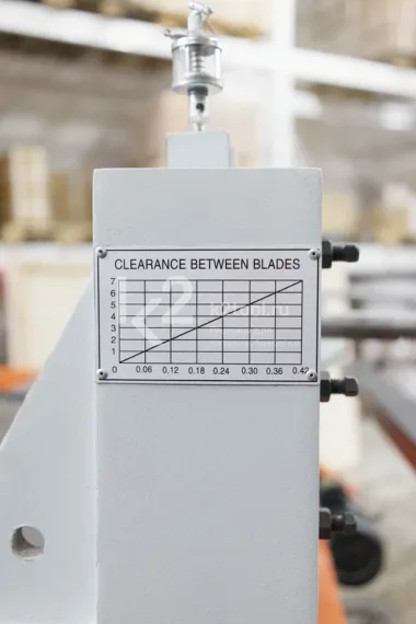 Электромеханическая гильотина STALEX Q11-3x1300