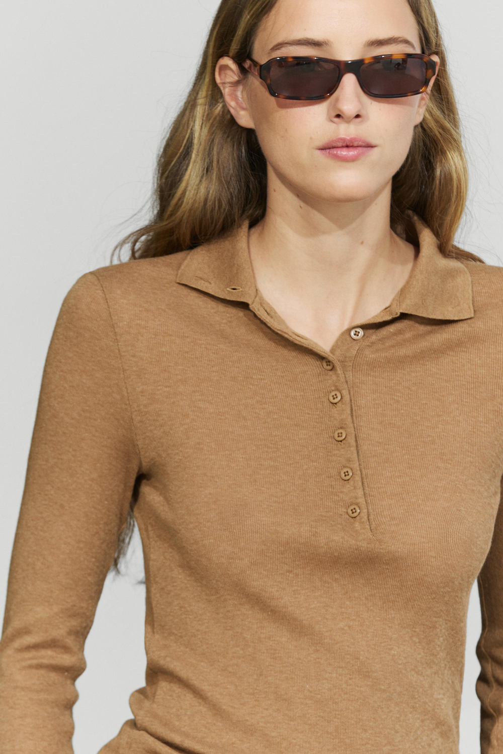 Massimo Dutti Футболка с длинными рукавами и воротником-стойкой, цвет темной верблюжьей шерсти