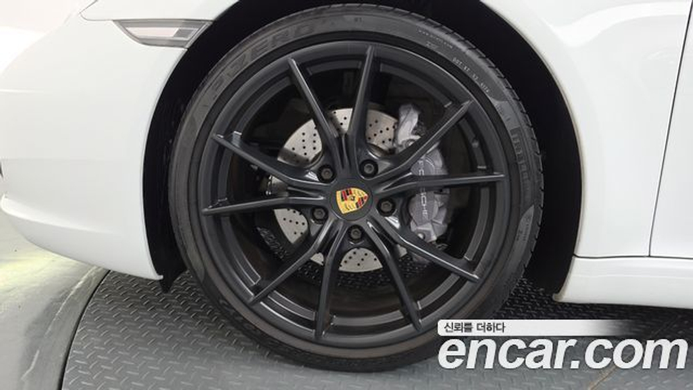 Porsche 911 Carrera Cabriolet — 2019