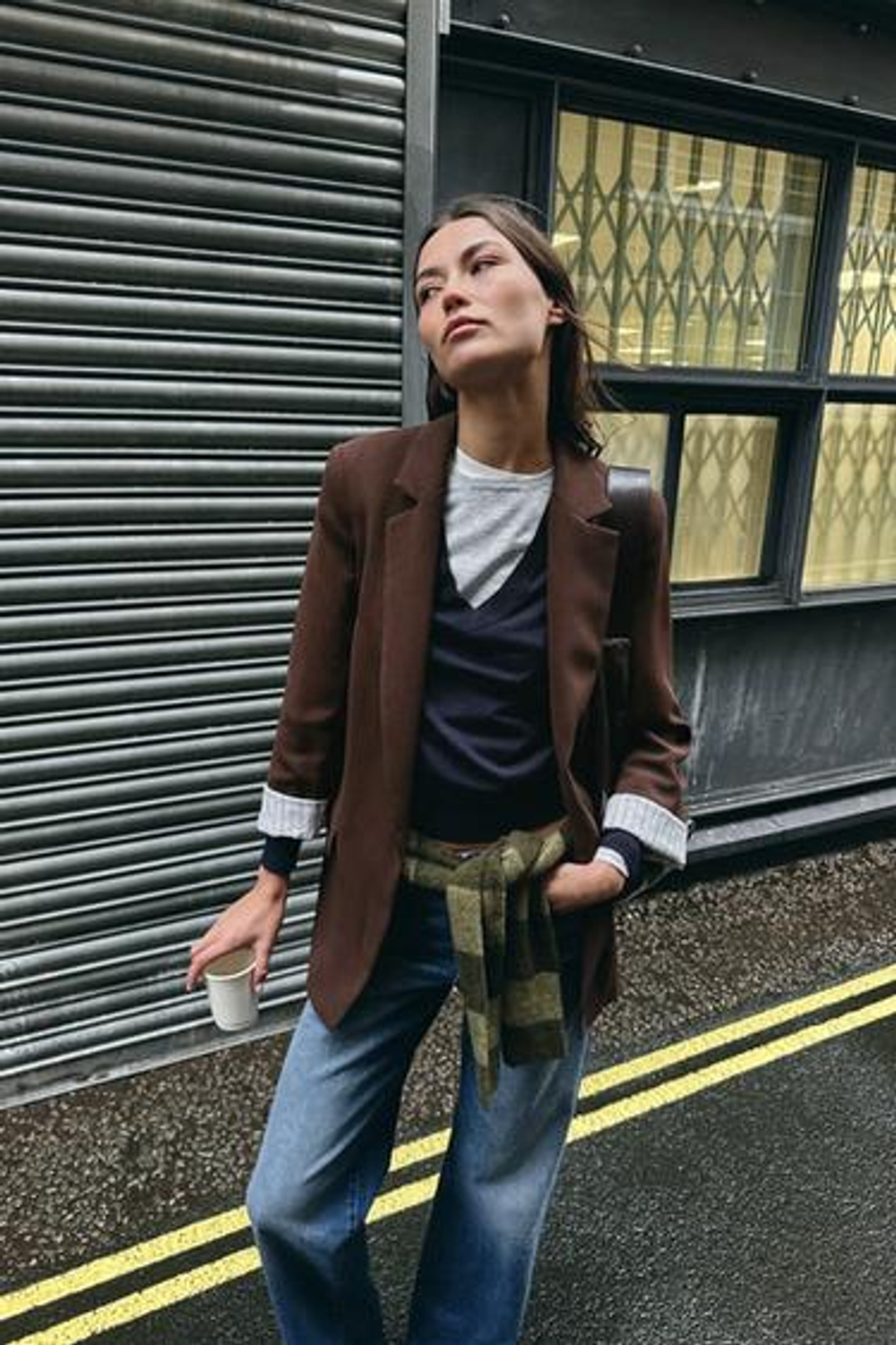 Блейзер с изогнутыми рукавами и узорчатыми манжетами - ZARA