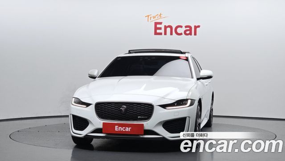 Jaguar XE P300 R- HSE AWD — 2020