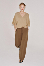 ФУТБОЛКА С V-ОБРАЗНЫМ ВЫРЕЗОМ — ZARA