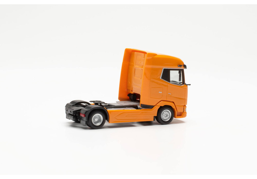 Тягач DAF XG, оранжевый