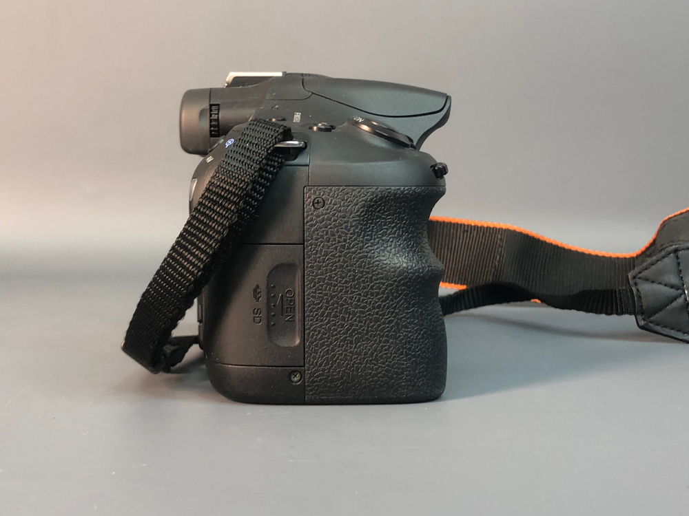 Sony A58 + kit 18-55 SAM II 1.900 кадров