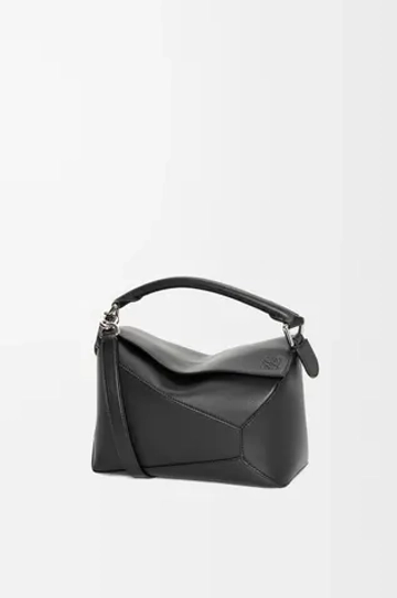 Loewe Маленькая сумка Puzzle Edge из классической телячьей кожи, черный