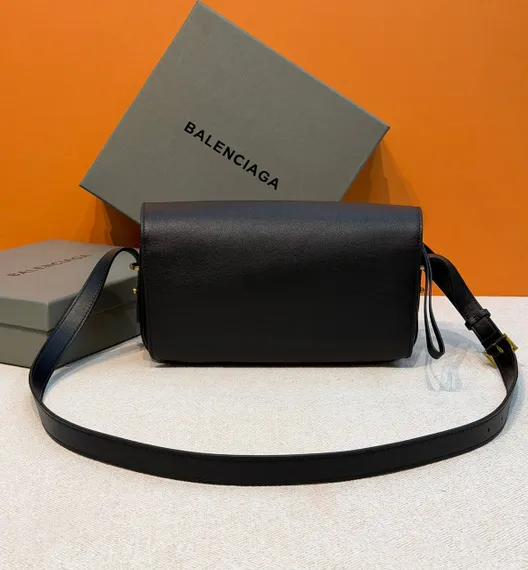 BALENCIAGA LE 7
