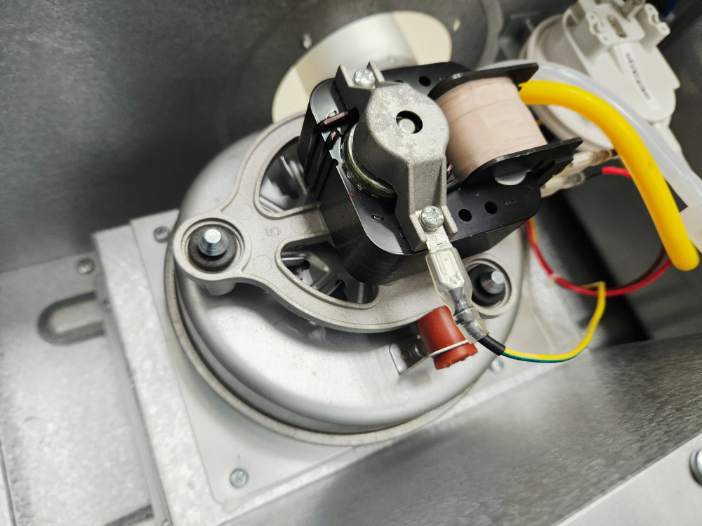 Вентилятор ERCO для NAVIEN NGB210 13K-24К/NGB210 System 20H-24Н (арт. 30021858B_н/о)