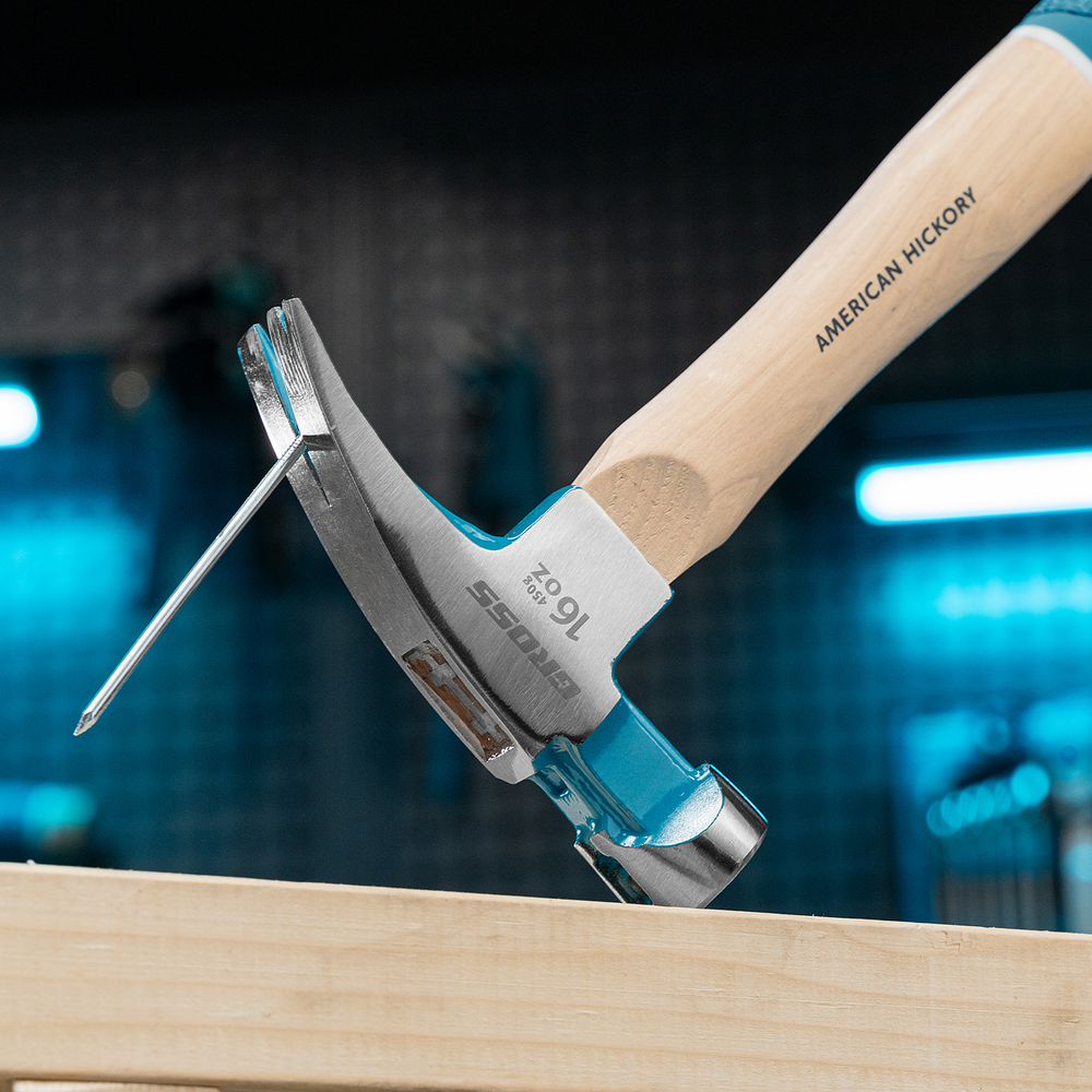 Молоток-гвоздодер, 450 г, угол 75, магнит, обрезиненная рукоятка American hickory GROSS