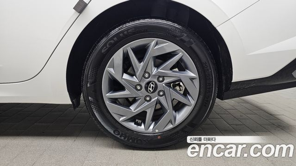 Hyundai AVANTE 1.6 — 2024