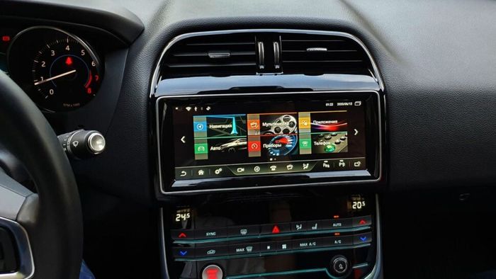 Магнитола для Jaguar XE 2015-2018, F-Pace 2016-2019 (штатный экран 8") - RDL-1660 монитор 10.25" на Android 12, Быстрая, CarPlay, 4G SIM-слот
