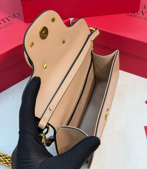 Маленькая сумка на плечо Valentino Small Locò персиковый