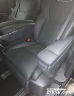 Toyota Alphard 2.5 HEV Executive AWD — 2025