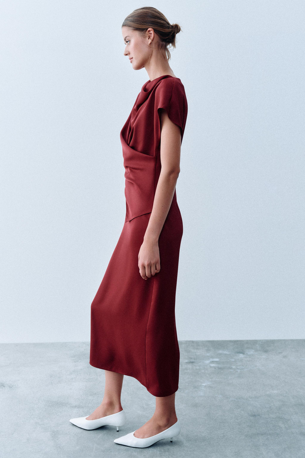 ПЛАТЬЕ МИДИ СО СБОРКАМИ — ZARA