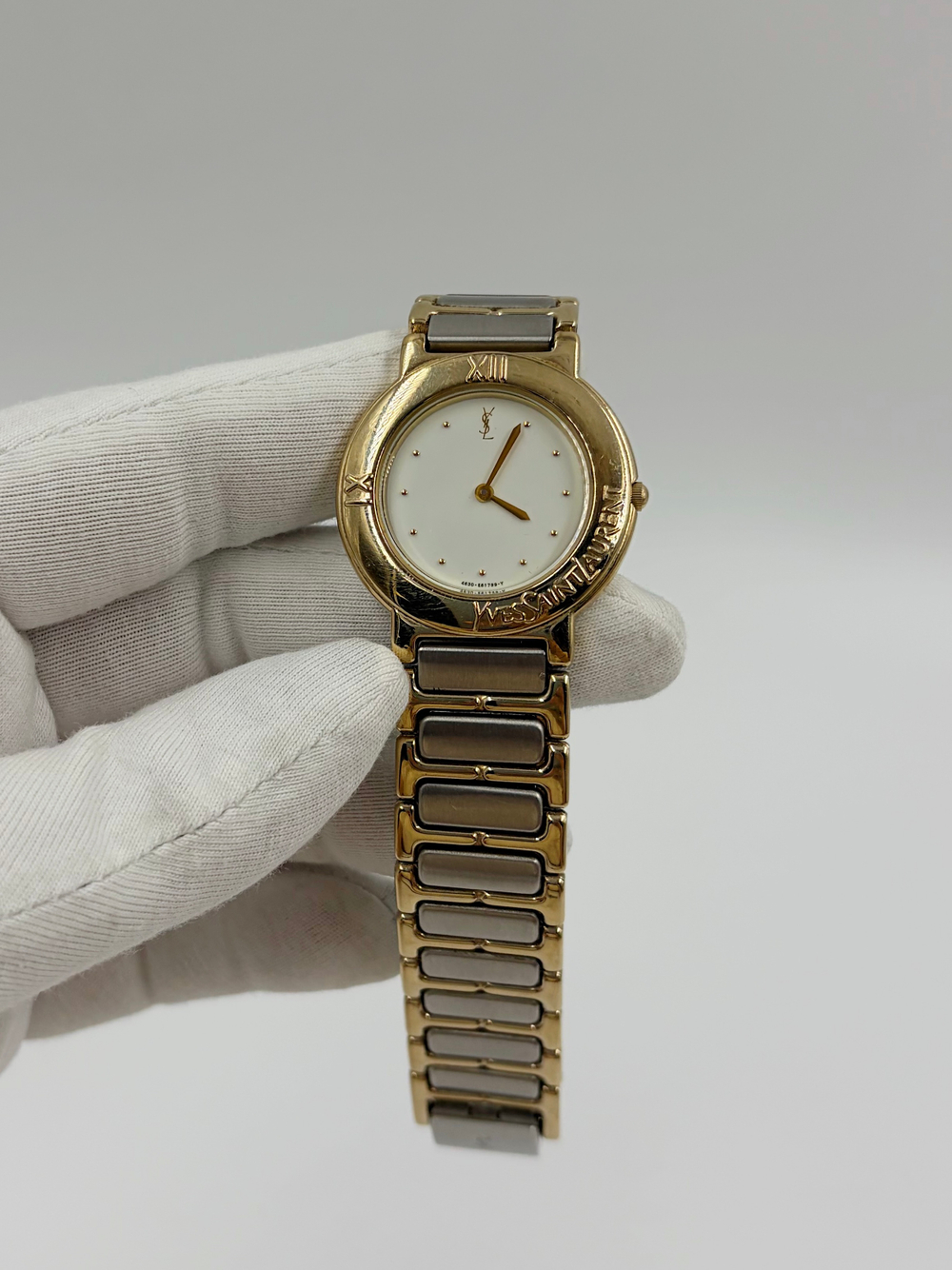 Часы Yves Saint Laurent