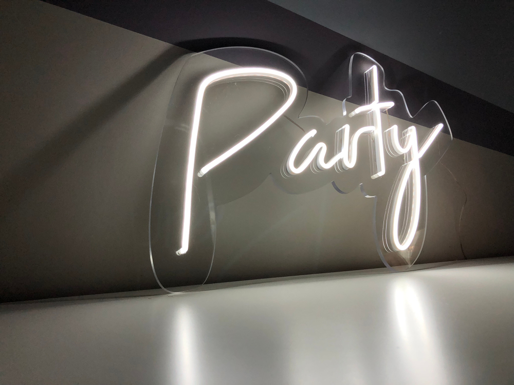 Надпись "Birthday party"