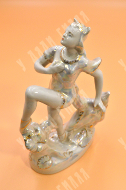 Балерина-кошка. Фарфоровая статуэтка.  ДФЗ, Вербилки. СССР.1965