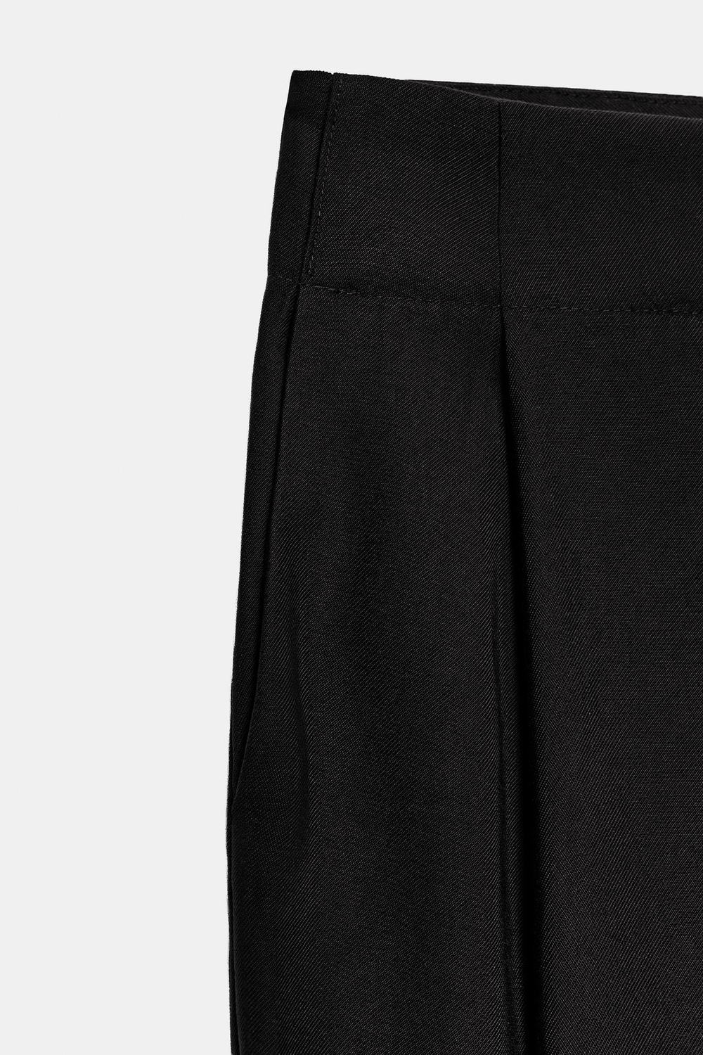 ZARA СТРУЯЩИЕСЯ БРЮКИ С ЗАЩИПАМИ, ЧЕРНЫЙ