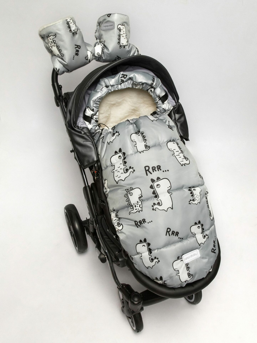 Конверт зимний меховой AMAROBABY Snowy Travel Динозавры, серый, 105 см.