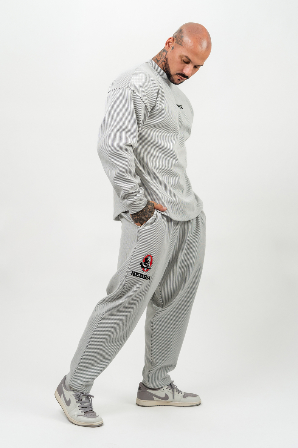 Свободные спортивные брюки OVERSIZED SWEATPANTS SIGNATURE 702