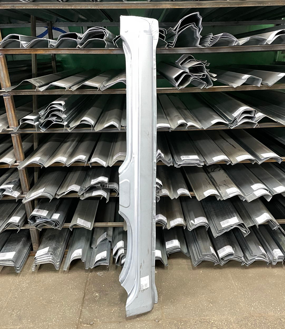 Порог правый Toyota Yaris 2006-2011 (Polcar)