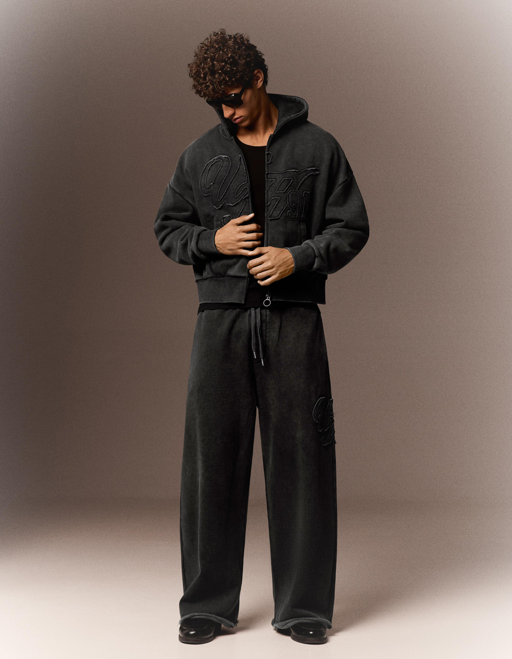 Мужские брюки super baggy fit с эффектом стирки - BERSHKA