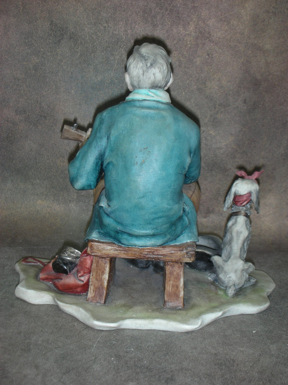 Статуэтка. Фарфор. Слепой музыкант и его верный друг. Capodimonte. Италия
