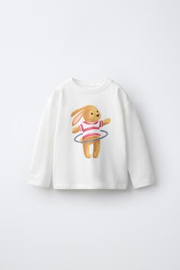ZARA ФУТБОЛКА С ПРИНТОМ С ЖИВОТНЫМИ, ЦВЕТ ВЫБЕЛЕНОГО ЛЬНА