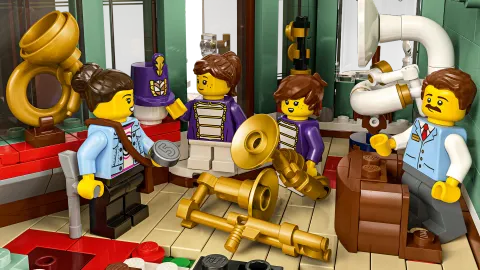 Конструктор LEGO Icons 11371 Shopping Street