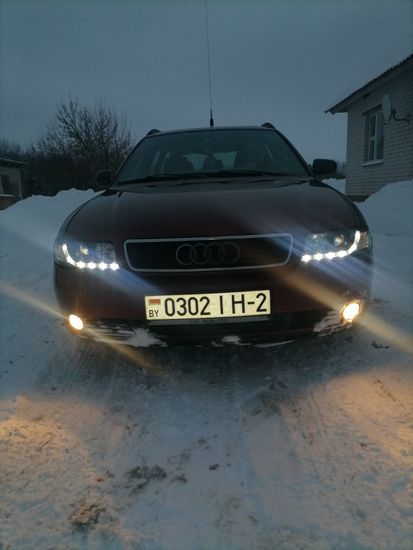 Фары передние BLACK для AUDI A4 01.99-09.00